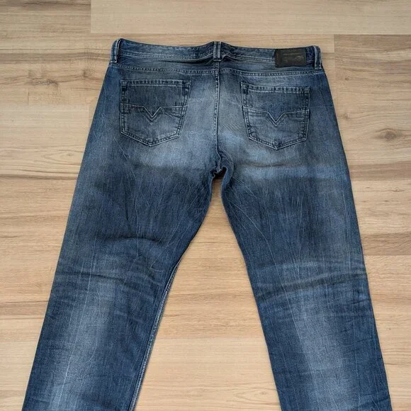 NWT Diesel Larkee Regular Straight Jeans W40 L32 Medium Wash Premium Denim